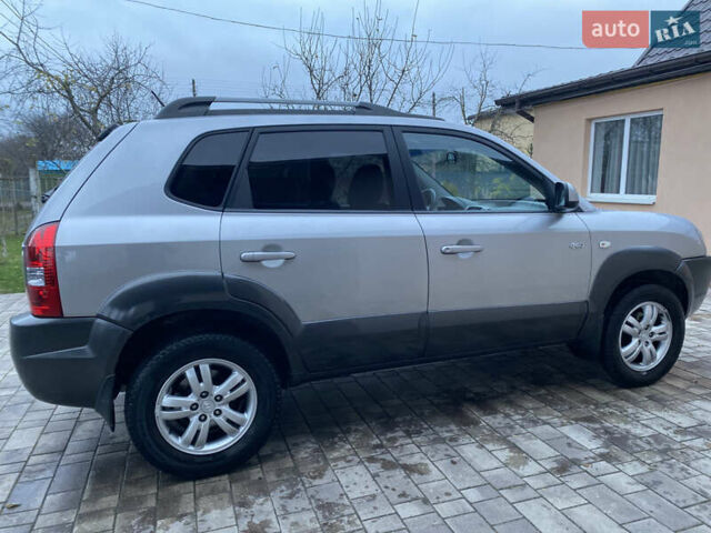 Сірий Хендай Туксон, об'ємом двигуна 2 л та пробігом 105 тис. км за 6990 $, фото 9 на Automoto.ua