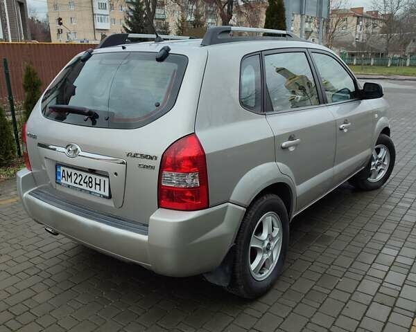 Серый Хендай Туксон, объемом двигателя 1.99 л и пробегом 178 тыс. км за 6700 $, фото 5 на Automoto.ua