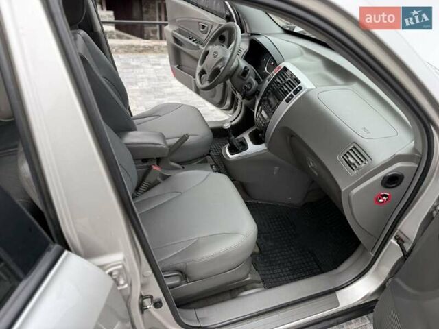 Серый Хендай Туксон, объемом двигателя 1.98 л и пробегом 252 тыс. км за 6950 $, фото 17 на Automoto.ua