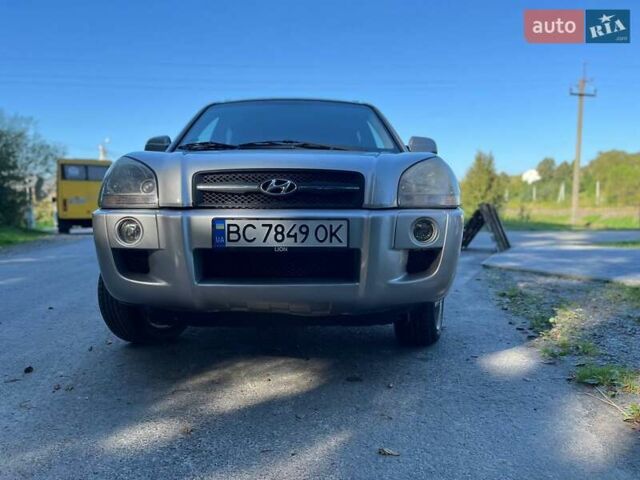 Сірий Хендай Туксон, об'ємом двигуна 1.98 л та пробігом 261 тис. км за 7200 $, фото 2 на Automoto.ua