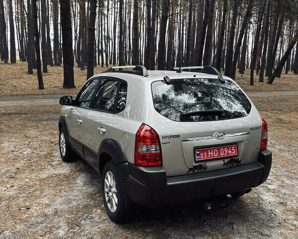 Сірий Хендай Туксон, об'ємом двигуна 1.98 л та пробігом 186 тис. км за 8200 $, фото 23 на Automoto.ua