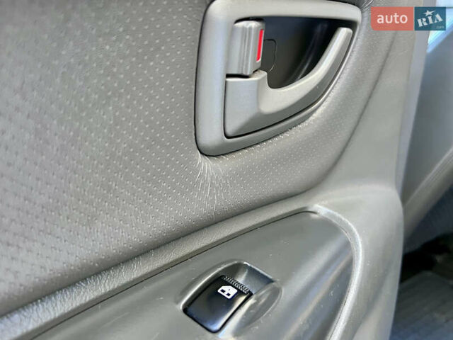 Сірий Хендай Туксон, об'ємом двигуна 2 л та пробігом 215 тис. км за 7350 $, фото 46 на Automoto.ua