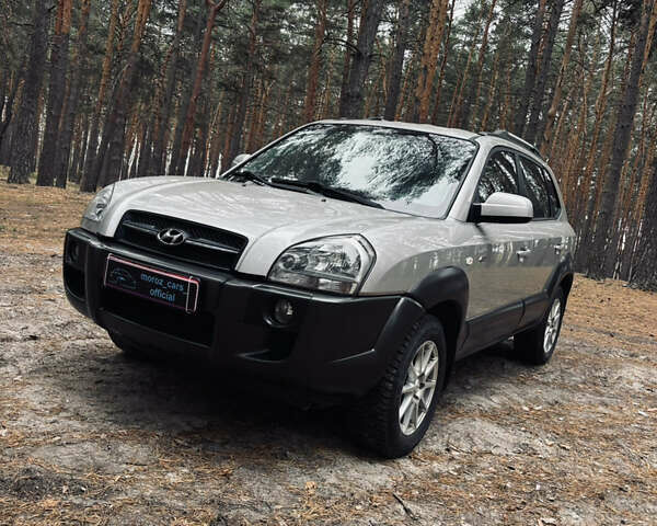 Сірий Хендай Туксон, об'ємом двигуна 1.98 л та пробігом 186 тис. км за 8200 $, фото 36 на Automoto.ua