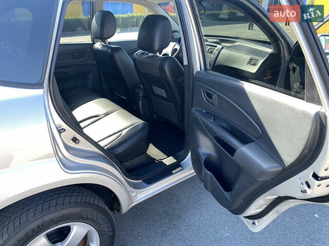 Серый Хендай Туксон, объемом двигателя 2 л и пробегом 140 тыс. км за 8100 $, фото 8 на Automoto.ua