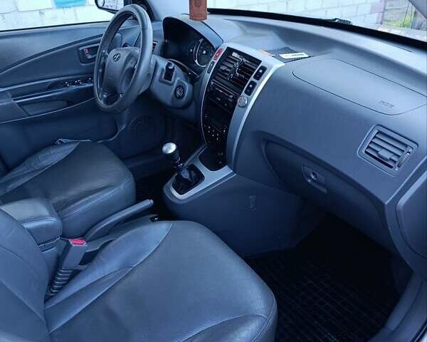 Серый Хендай Туксон, объемом двигателя 1.99 л и пробегом 222 тыс. км за 7800 $, фото 17 на Automoto.ua