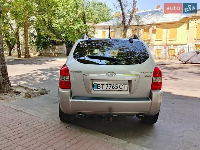 Сірий Хендай Туксон, об'ємом двигуна 2 л та пробігом 277 тис. км за 8000 $, фото 2 на Automoto.ua