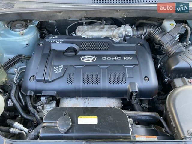 Серый Хендай Туксон, объемом двигателя 1.98 л и пробегом 220 тыс. км за 8500 $, фото 18 на Automoto.ua
