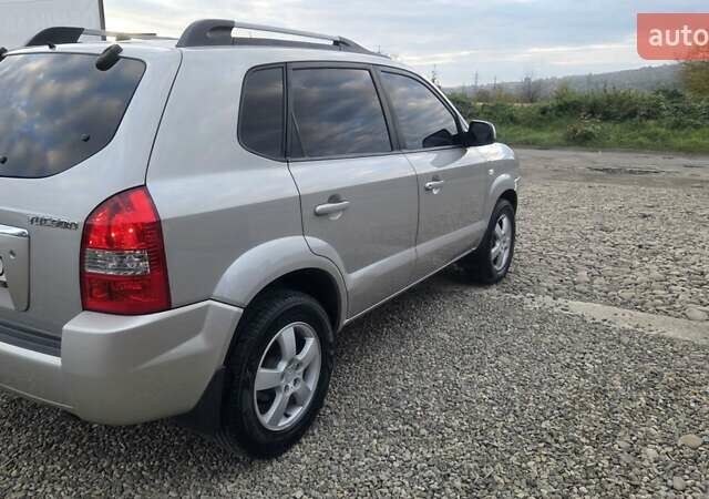 Хендай Туксон 2006 в Тячеве на Automoto.ua Серый Хендай Туксон, объемом двигателя 1.98 л и пробегом 192 тыс. км за 6950 $, фото 2 на Automoto.ua
