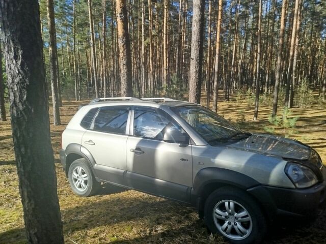 Хендай Туксон 2006 в Носовке на Automoto.ua Серый Хендай Туксон, объемом двигателя 2.7 л и пробегом 211 тыс. км за 7500 $, фото 2 на Automoto.ua