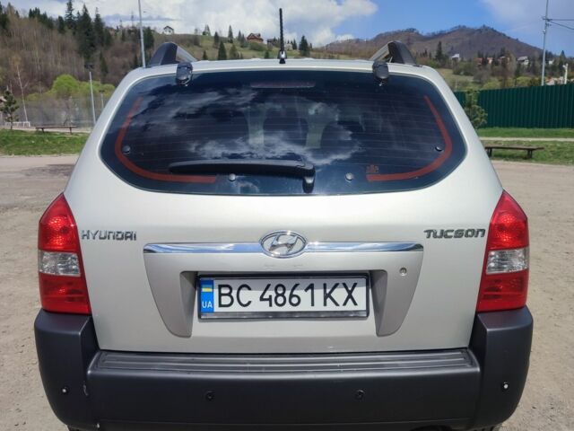 Сірий Хендай Туксон, об'ємом двигуна 2 л та пробігом 248 тис. км за 7199 $, фото 3 на Automoto.ua
