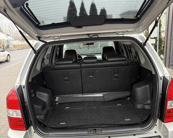 Серый Хендай Туксон, объемом двигателя 1.98 л и пробегом 193 тыс. км за 6500 $, фото 19 на Automoto.ua