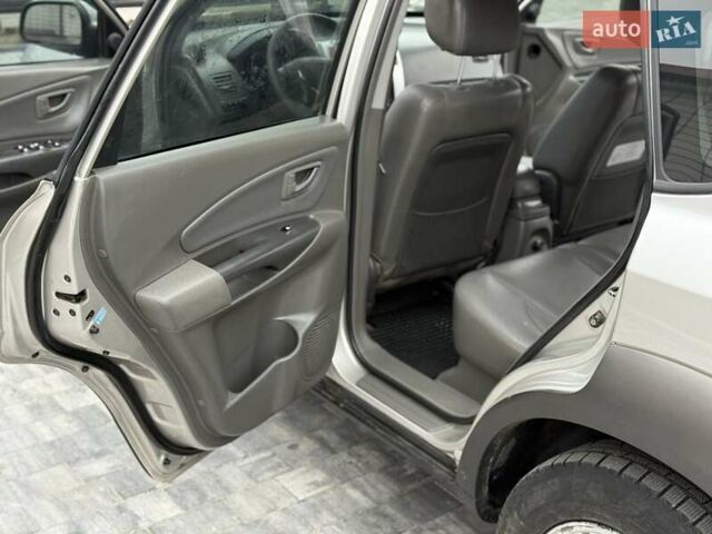 Серый Хендай Туксон, объемом двигателя 1.98 л и пробегом 252 тыс. км за 6950 $, фото 25 на Automoto.ua