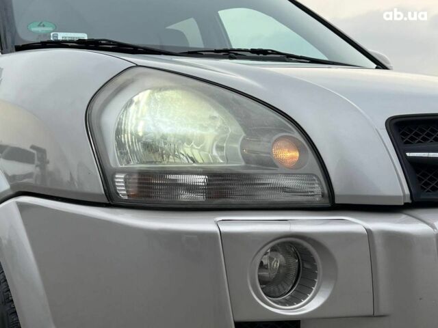 Сірий Хендай Туксон, об'ємом двигуна 2 л та пробігом 263 тис. км за 7440 $, фото 11 на Automoto.ua