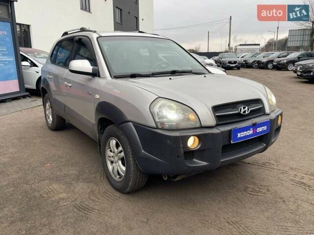 Серый Хендай Туксон, объемом двигателя 2 л и пробегом 108 тыс. км за 9200 $, фото 3 на Automoto.ua