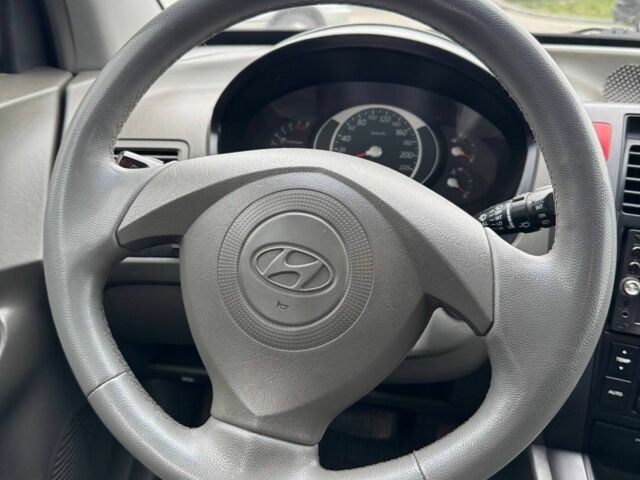 Сірий Хендай Туксон, об'ємом двигуна 2 л та пробігом 240 тис. км за 7500 $, фото 7 на Automoto.ua