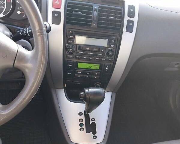 Хендай Туксон 2006 в Бродах на Automoto.ua Серый Хендай Туксон, объемом двигателя 1.98 л и пробегом 215 тыс. км за 6300 $, фото 6 на Automoto.ua