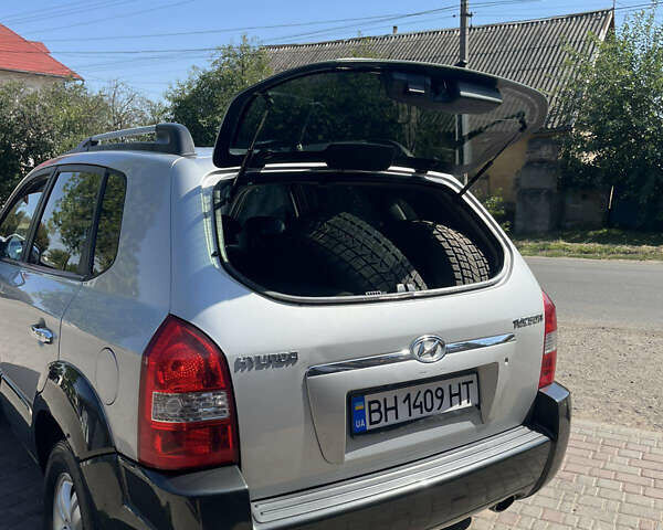 Сірий Хендай Туксон, об'ємом двигуна 1.98 л та пробігом 280 тис. км за 6700 $, фото 9 на Automoto.ua