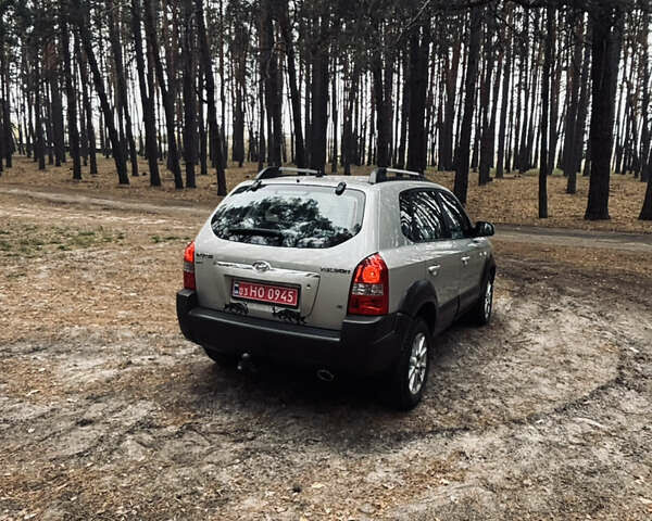 Сірий Хендай Туксон, об'ємом двигуна 1.98 л та пробігом 186 тис. км за 8200 $, фото 3 на Automoto.ua