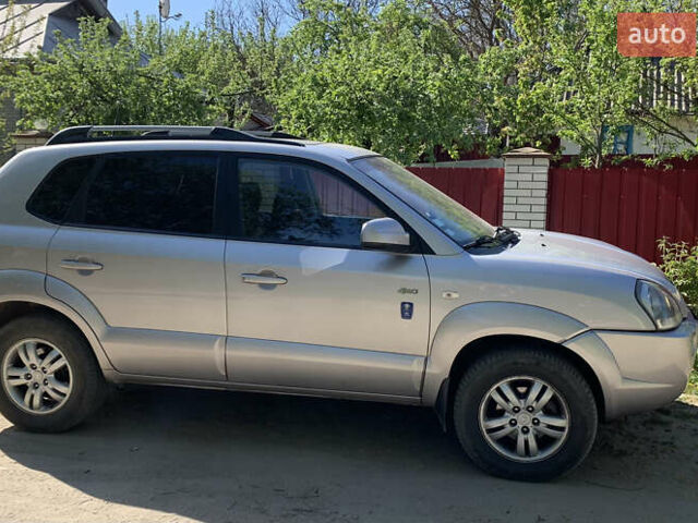 Хендай Туксон 2006 в Гайсине на Automoto.ua Серый Хендай Туксон, объемом двигателя 2 л и пробегом 195 тыс. км за 9200 $, фото 1 на Automoto.ua