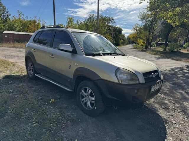 Хендай Туксон 2006 в Краматорске на Automoto.ua Серый Хендай Туксон, объемом двигателя 2 л и пробегом 300 тыс. км за 3500 $, фото 3 на Automoto.ua