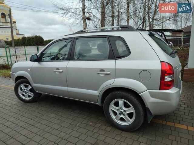 Серый Хендай Туксон, объемом двигателя 1.99 л и пробегом 178 тыс. км за 6700 $, фото 12 на Automoto.ua