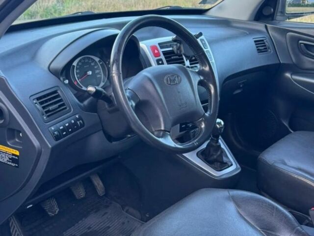 Хендай Туксон 2006 у Фастове на Automoto.ua Сірий Хендай Туксон, об'ємом двигуна 1.9 л та пробігом 311 тис. км за 2000 $, фото 4 на Automoto.ua