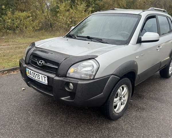 Сірий Хендай Туксон, об'ємом двигуна 1.98 л та пробігом 255 тис. км за 7000 $, фото 10 на Automoto.ua