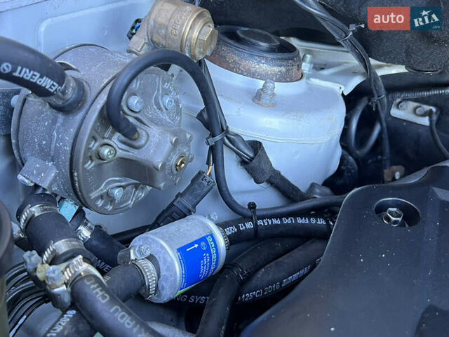 Сірий Хендай Туксон, об'ємом двигуна 2 л та пробігом 215 тис. км за 7350 $, фото 76 на Automoto.ua