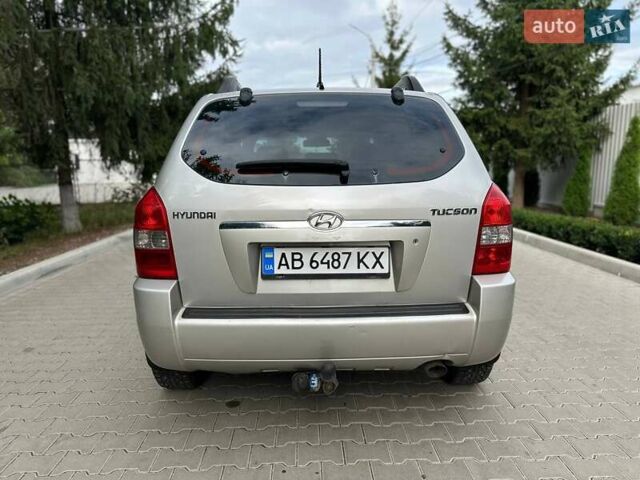 Сірий Хендай Туксон, об'ємом двигуна 1.98 л та пробігом 252 тис. км за 7200 $, фото 4 на Automoto.ua
