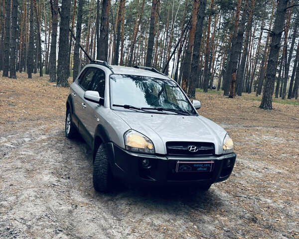 Сірий Хендай Туксон, об'ємом двигуна 1.98 л та пробігом 186 тис. км за 8200 $, фото 16 на Automoto.ua