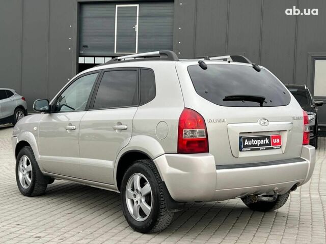 Сірий Хендай Туксон, об'ємом двигуна 2 л та пробігом 263 тис. км за 7440 $, фото 4 на Automoto.ua