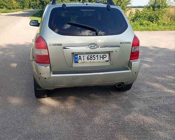 Сірий Хендай Туксон, об'ємом двигуна 1.98 л та пробігом 270 тис. км за 7000 $, фото 1 на Automoto.ua