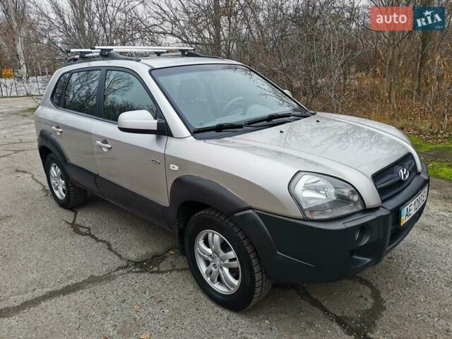 Сірий Хендай Туксон, об'ємом двигуна 1.98 л та пробігом 160 тис. км за 8000 $, фото 5 на Automoto.ua