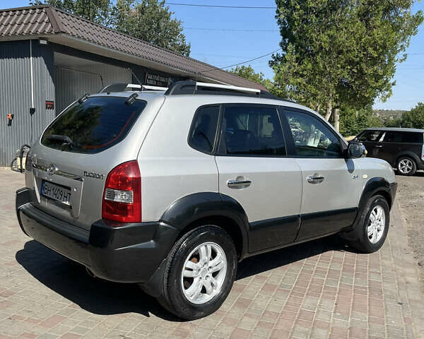 Сірий Хендай Туксон, об'ємом двигуна 1.98 л та пробігом 280 тис. км за 6700 $, фото 3 на Automoto.ua