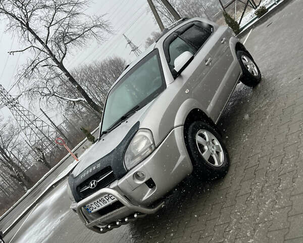 Сірий Хендай Туксон, об'ємом двигуна 1.99 л та пробігом 252 тис. км за 6700 $, фото 22 на Automoto.ua