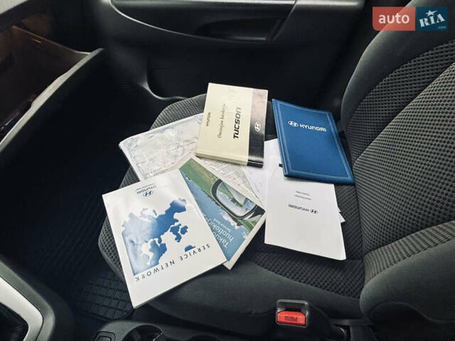 Сірий Хендай Туксон, об'ємом двигуна 1.98 л та пробігом 186 тис. км за 8200 $, фото 6 на Automoto.ua