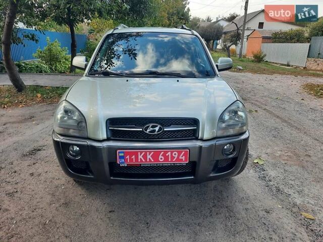Сірий Хендай Туксон, об'ємом двигуна 2 л та пробігом 197 тис. км за 7800 $, фото 9 на Automoto.ua