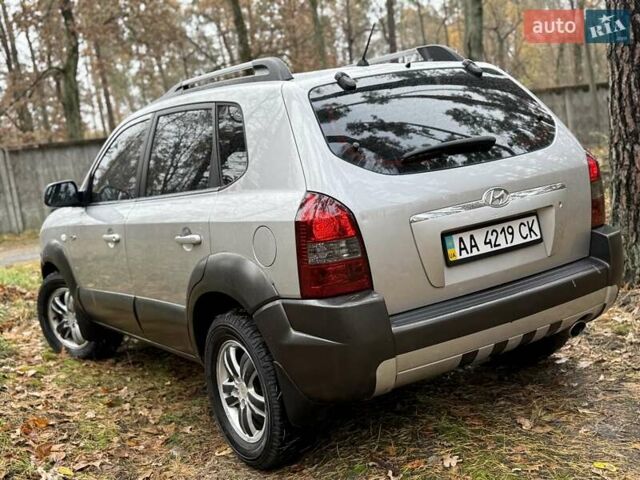Хендай Туксон 2006 в Киеве на Automoto.ua Серый Хендай Туксон, объемом двигателя 1.98 л и пробегом 198 тыс. км за 7100 $, фото 13 на Automoto.ua