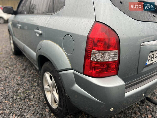 Серый Хендай Туксон, объемом двигателя 1.98 л и пробегом 253 тыс. км за 7650 $, фото 8 на Automoto.ua