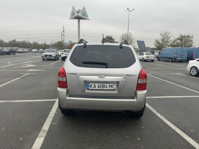 Серый Хендай Туксон, объемом двигателя 2 л и пробегом 176 тыс. км за 7300 $, фото 7 на Automoto.ua