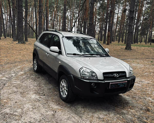 Сірий Хендай Туксон, об'ємом двигуна 1.98 л та пробігом 186 тис. км за 8200 $, фото 26 на Automoto.ua