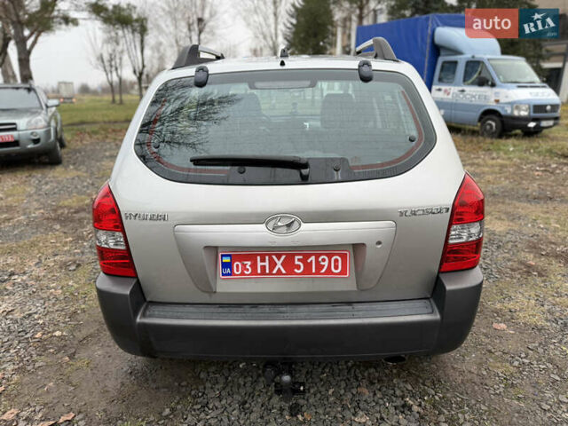 Сірий Хендай Туксон, об'ємом двигуна 2 л та пробігом 193 тис. км за 5999 $, фото 8 на Automoto.ua