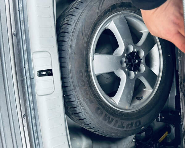 Сірий Хендай Туксон, об'ємом двигуна 1.98 л та пробігом 186 тис. км за 8200 $, фото 46 на Automoto.ua