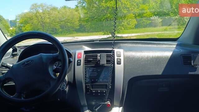 Серый Хендай Туксон, объемом двигателя 2 л и пробегом 258 тыс. км за 7500 $, фото 11 на Automoto.ua