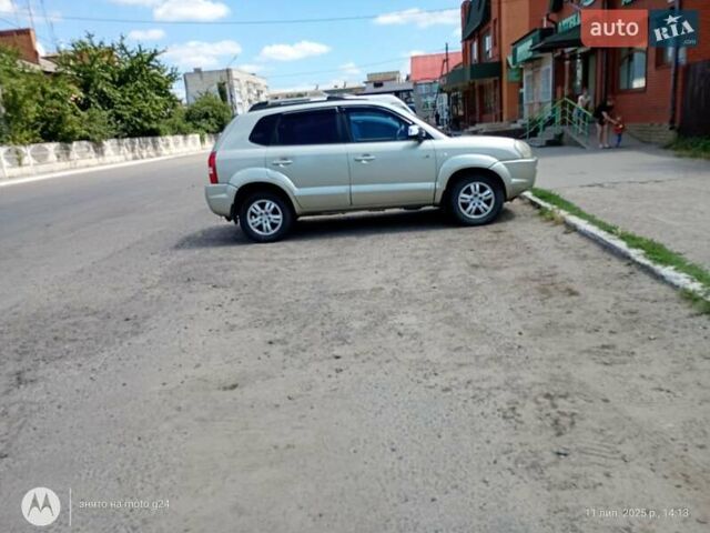 Сірий Хендай Туксон, об'ємом двигуна 1.98 л та пробігом 270 тис. км за 7000 $, фото 6 на Automoto.ua
