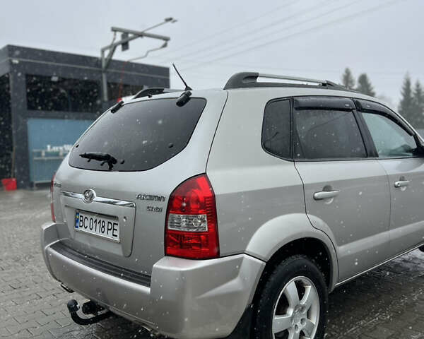 Сірий Хендай Туксон, об'ємом двигуна 1.99 л та пробігом 252 тис. км за 6700 $, фото 14 на Automoto.ua