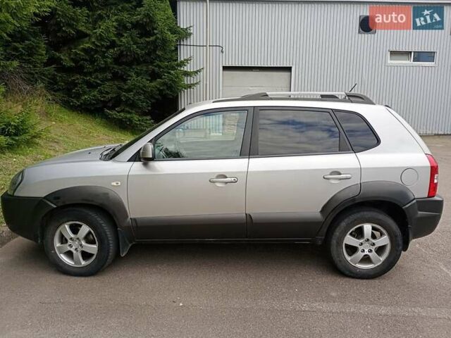 Сірий Хендай Туксон, об'ємом двигуна 1.99 л та пробігом 252 тис. км за 7000 $, фото 23 на Automoto.ua