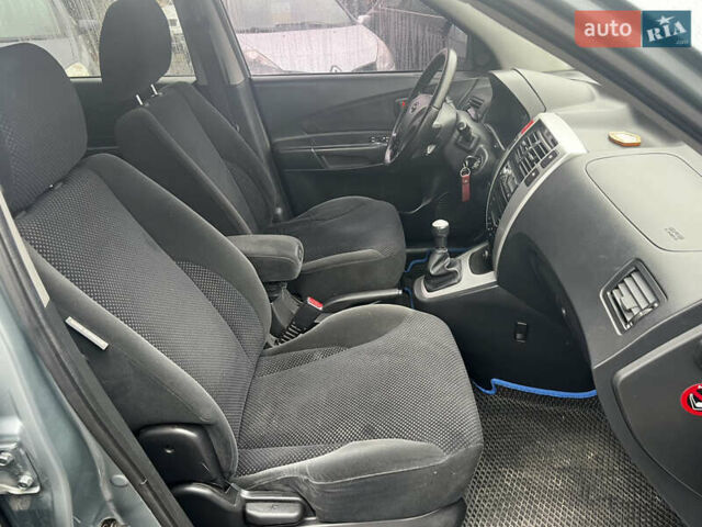 Серый Хендай Туксон, объемом двигателя 1.98 л и пробегом 253 тыс. км за 7650 $, фото 19 на Automoto.ua