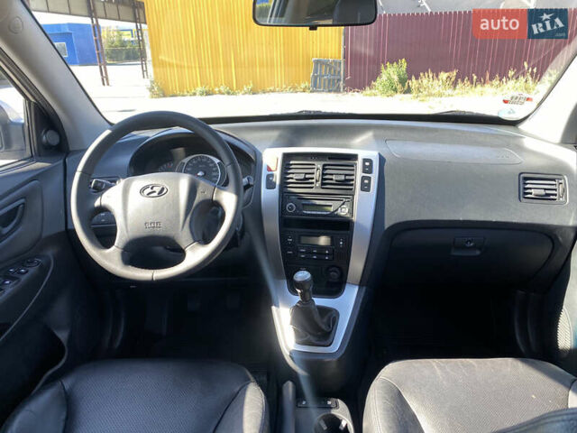 Серый Хендай Туксон, объемом двигателя 2 л и пробегом 140 тыс. км за 8100 $, фото 12 на Automoto.ua