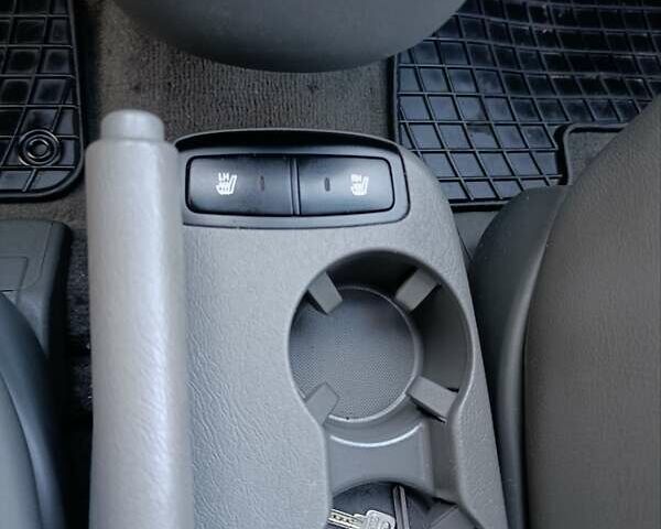 Серый Хендай Туксон, объемом двигателя 1.99 л и пробегом 222 тыс. км за 7800 $, фото 14 на Automoto.ua